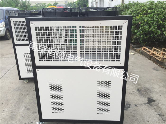 箱型水冷式冷水機(jī)